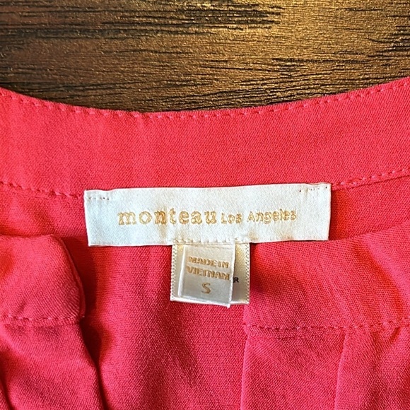 Super cute pink ruffle tank, size small - Picture 2 of 4